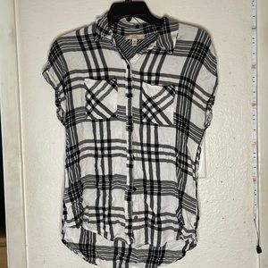 COMO VINTAGE, Women’s,  Black and White Platted Button Up Shirt, Size XS